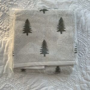 NWT Pottery Barn Pine Tree Reversible Hand Towel Winter Holiday Forest